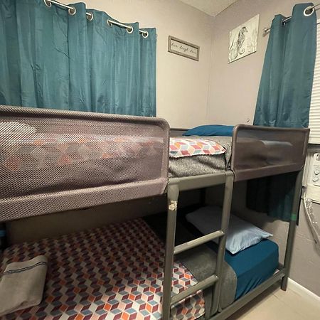 Miami Vibes "Hostel-Like" Shared Room North Miami Ngoại thất bức ảnh