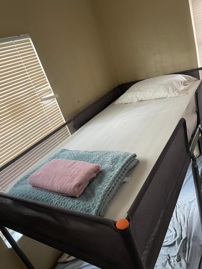 Miami Vibes "Hostel-Like" Shared Room North Miami Ngoại thất bức ảnh