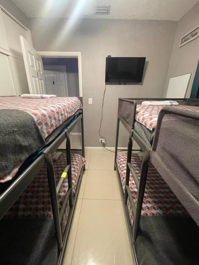 Miami Vibes "Hostel-Like" Shared Room North Miami Ngoại thất bức ảnh