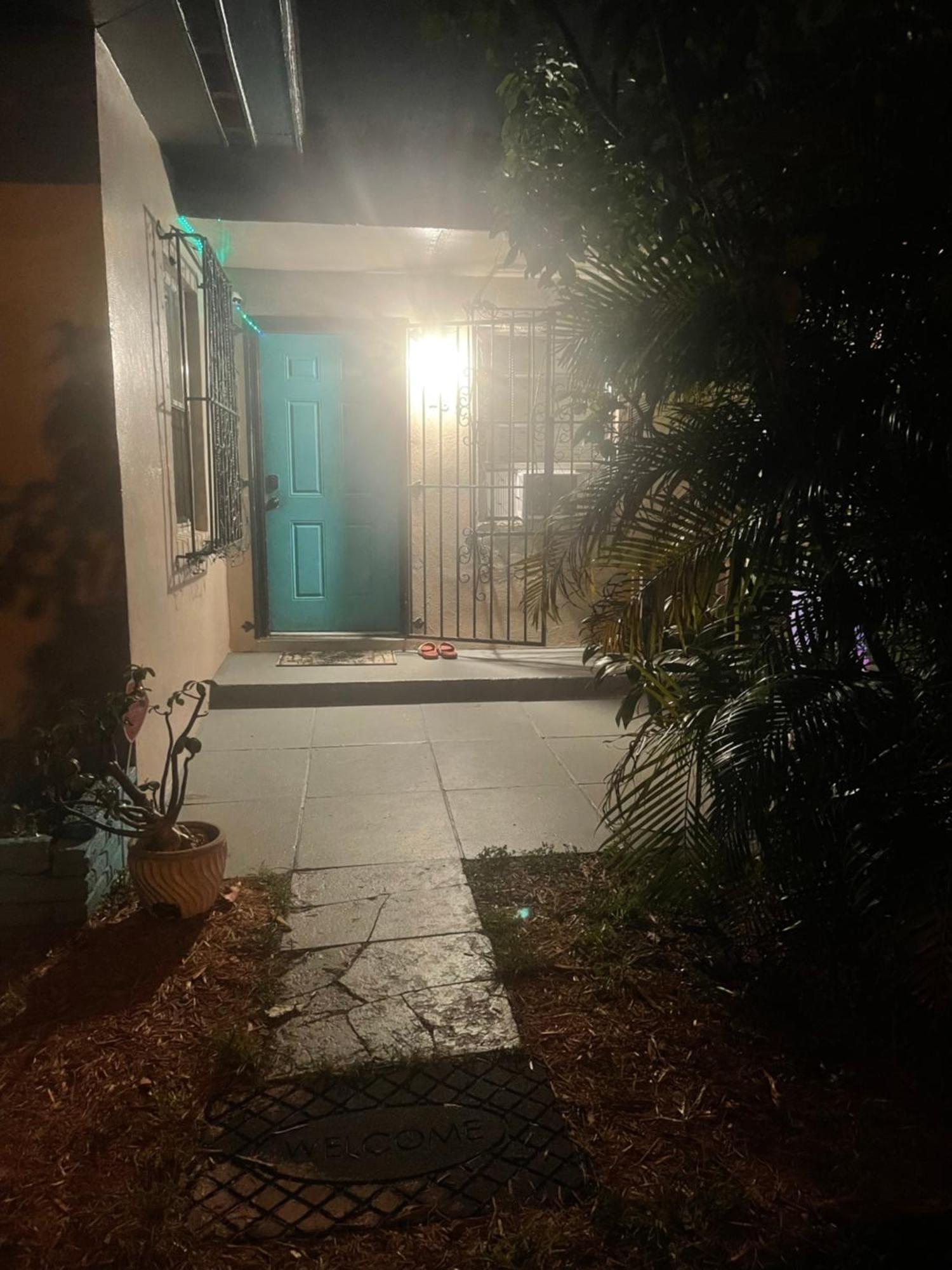 Miami Vibes "Hostel-Like" Shared Room North Miami Ngoại thất bức ảnh